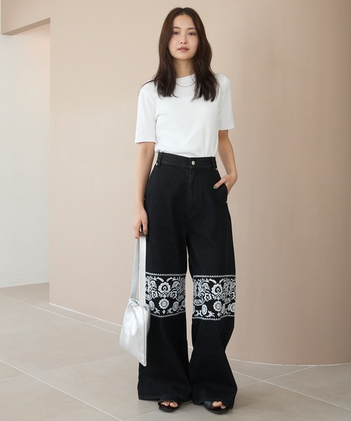 LAVEANGE（ラビアンジェ）の「刺繍ワイドデニムパンツ（デニムパンツ・レディース・ネイビー/ブラック・M/LL/3L/4L）」の9枚目の写真