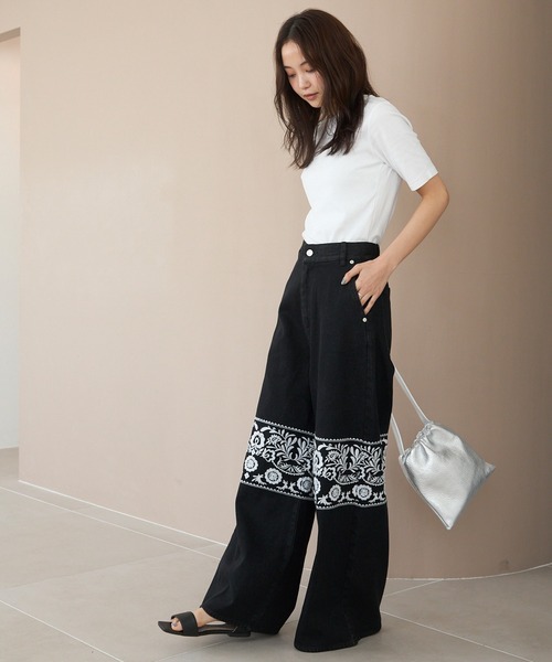LAVEANGE（ラビアンジェ）の「刺繍ワイドデニムパンツ（デニムパンツ・レディース・ネイビー/ブラック・M/LL/3L/4L）」の11枚目の写真