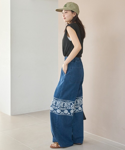 LAVEANGE（ラビアンジェ）の「刺繍ワイドデニムパンツ（デニムパンツ・レディース・ネイビー/ブラック・M/LL/3L/4L）」の21枚目の写真