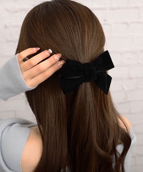 Mayree（メイリー）の「【float】ベロア リボン シュシュ（シュシュ・レディース・ブラック・FREE）」の4枚目の写真