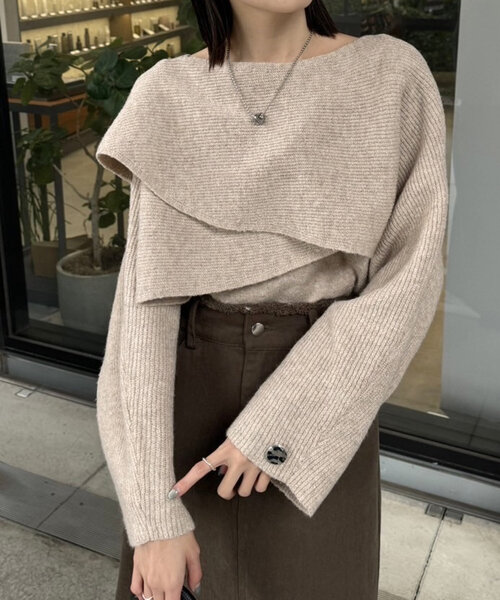 mystic（ミスティック）の「【2点セット】ブローチ付きクロスニット（ニット/セーター・レディース・チャコールグレー/ブラック/アイボリー/ベージュ・FREE）」の4枚目の写真