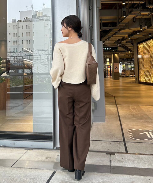 mystic（ミスティック）の「【2点セット】ブローチ付きクロスニット（ニット/セーター・レディース・チャコールグレー/ブラック/アイボリー/ベージュ・FREE）」の11枚目の写真