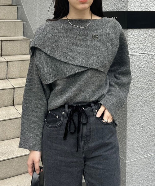 mystic（ミスティック）の「【2点セット】ブローチ付きクロスニット（ニット/セーター・レディース・チャコールグレー/ブラック/アイボリー/ベージュ・FREE）」の20枚目の写真