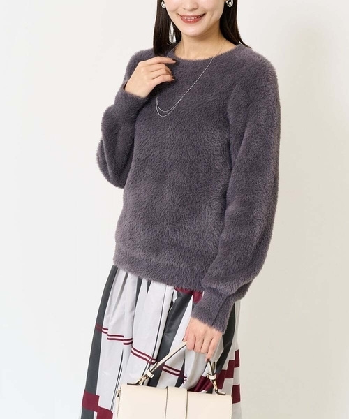 a.v.v（アーヴェヴェ）の「ヘアリーフェザーニット（ニット/セーター・レディース・チャコールグレー/グレー系その他・38/36/40）」の2枚目の写真