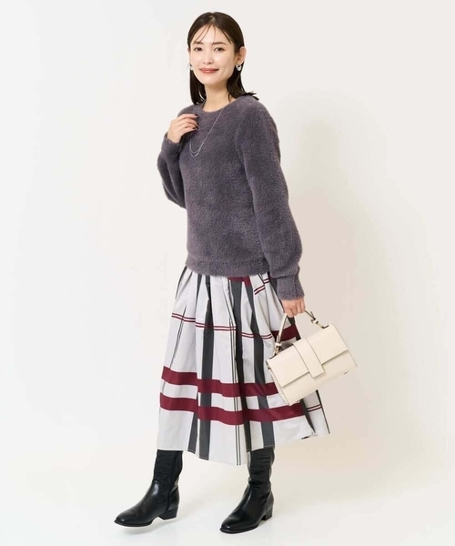 a.v.v（アーヴェヴェ）の「ヘアリーフェザーニット（ニット/セーター・レディース・チャコールグレー/グレー系その他・38/36/40）」の3枚目の写真