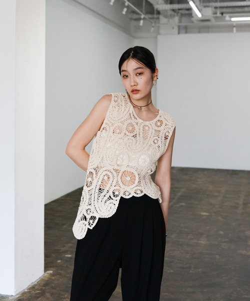 select MOCA（セレクトモカ）の「透かし編みアシンメトリーベスト（ベスト・レディース・アイボリー/ブラック・FREE）」の9枚目の写真