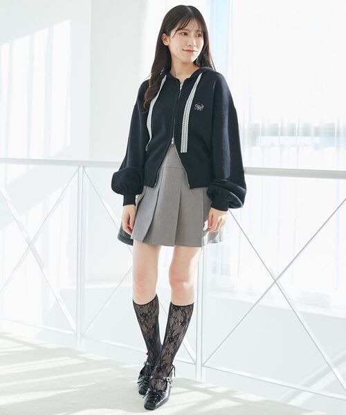 MAJESTIC LEGON（マジェスティックレゴン）の「プリーツミニスカパン（スカート・レディース・グレー/ベージュ/ブラック・MEDIUM）」の4枚目の写真