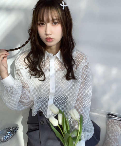 AS KNOW AS plus（アズノゥアズプラス）の「●スカラップレース ショート丈ブラウス（シャツ/ブラウス・レディース・オフホワイト/ブラック・FREE）」の3枚目の写真