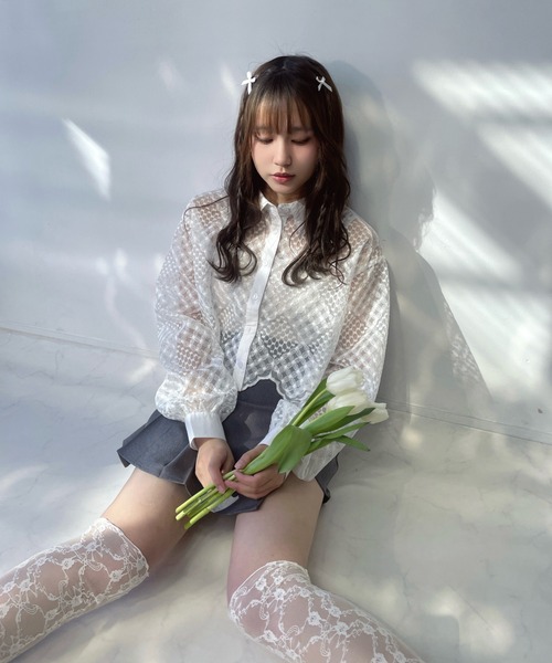 AS KNOW AS plus（アズノゥアズプラス）の「●スカラップレース ショート丈ブラウス（シャツ/ブラウス・レディース・オフホワイト/ブラック・FREE）」の4枚目の写真