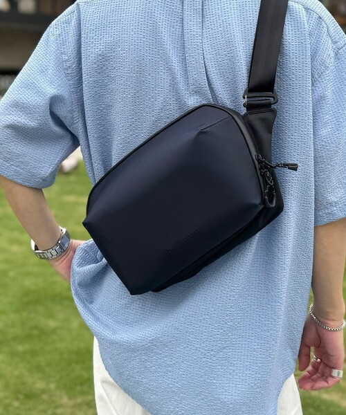 beruf baggage（ベルーフバゲッジ）の「【beruf baggage】別注URBAN EXPLORER 6.0LD リモンタナイロン（ショルダーバッグ・メンズ・ブラック/オリーブ/カーキ/ダークネイビー・FREE）」の4枚目の写真