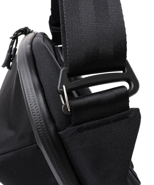 beruf baggage（ベルーフバゲッジ）の「【beruf baggage】別注URBAN EXPLORER 6.0LD リモンタナイロン（ショルダーバッグ・メンズ・ブラック/オリーブ/カーキ/ダークネイビー・FREE）」の10枚目の写真