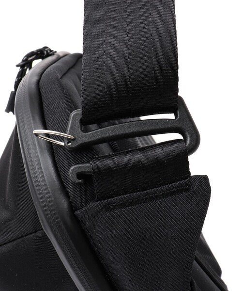 beruf baggage（ベルーフバゲッジ）の「【beruf baggage】別注URBAN EXPLORER 6.0LD リモンタナイロン（ショルダーバッグ・メンズ・ブラック/オリーブ/カーキ/ダークネイビー・FREE）」の11枚目の写真