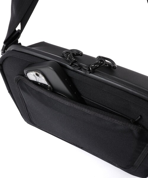 beruf baggage（ベルーフバゲッジ）の「【beruf baggage】別注URBAN EXPLORER 6.0LD リモンタナイロン（ショルダーバッグ・メンズ・ブラック/オリーブ/カーキ/ダークネイビー・FREE）」の14枚目の写真