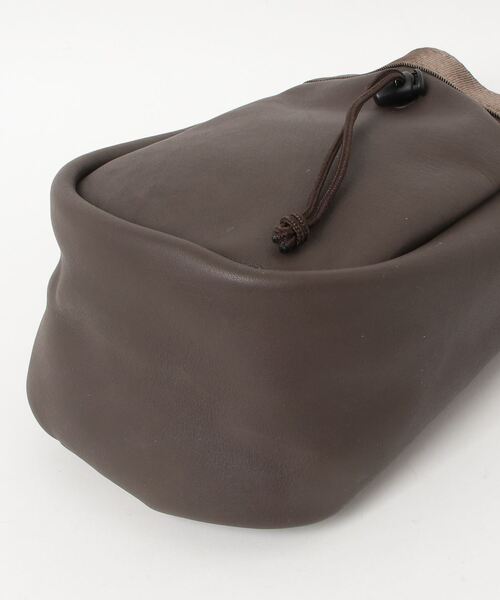 BURLAP OUTFITTER(バーラップアウトフィッター)の「LEATHER CHALK BAG / レザーチョークバッグ(ショルダーバッグ・メンズ・ブラック/チョコ・ONE SIZE)」の4枚目の写真