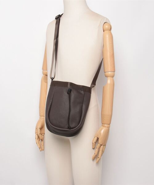 BURLAP OUTFITTER(バーラップアウトフィッター)の「LEATHER CHALK BAG / レザーチョークバッグ(ショルダーバッグ・メンズ・ブラック/チョコ・ONE SIZE)」の6枚目の写真