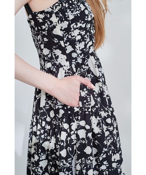Estella.K(エステラケー)の「Sandra Floral-print long dress ショルダーリボンプリントキャミドレス(ワンピース・レディース・レッド系/ブルー系/ブラック系/オレンジ系/グリーン系・FREE)」の8枚目の写真