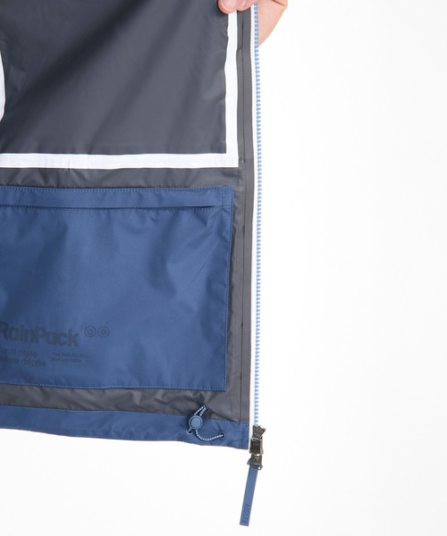AIGLE(エーグル)の「全天候型 防水 透湿 ポケッタブル 2.5レイヤーフーデッドジャケット(マウンテンパーカー・メンズ・ブルー/ダークグリーン・M/L/S)」の6枚目の写真
