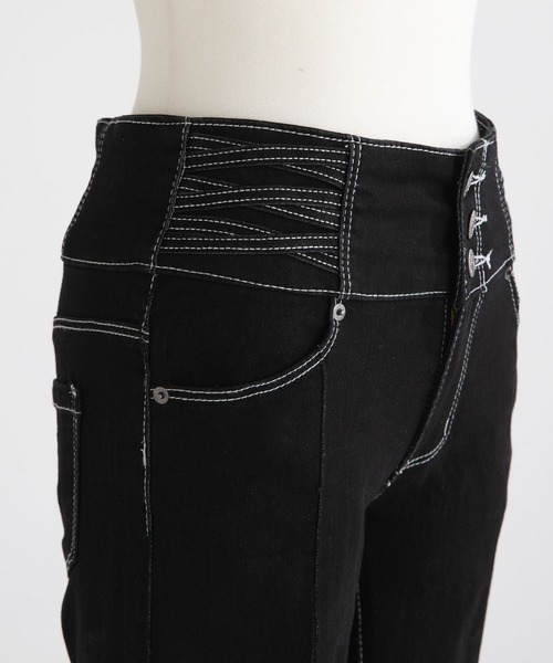 Diable baiser（ディアブルベーゼ）の「レースアップ美脚ストレッチフレアデニムパンツ（デニムパンツ・レディース・ブラック/グレー/ブラック系その他・SMALL/MEDIUM）」の13枚目の写真