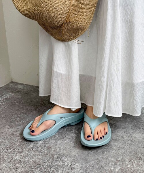 OOFOS(ウーフォス)の「【OOFOS/ウーフォス】OOriginal(サンダル・レディース・ライトグリーン/ベージュ/ブラック/ライトグレー・23/24/25)」の4枚目の写真