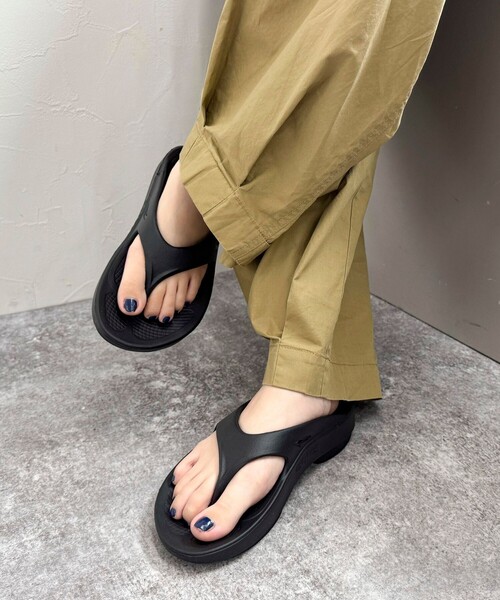 OOFOS(ウーフォス)の「【OOFOS/ウーフォス】OOriginal(サンダル・レディース・ライトグリーン/ベージュ/ブラック/ライトグレー・23/24/25)」の12枚目の写真