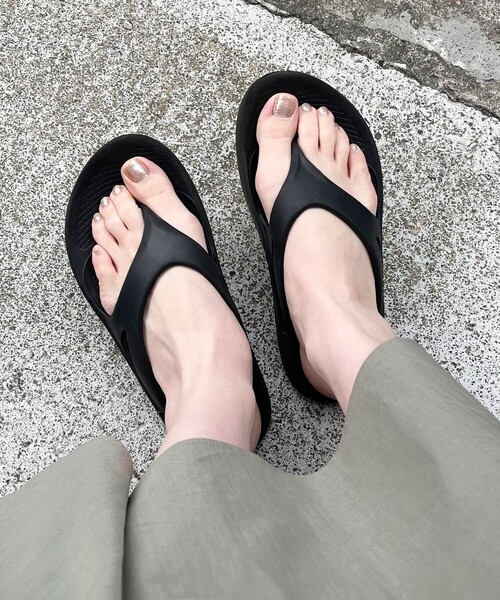 OOFOS(ウーフォス)の「【OOFOS/ウーフォス】OOriginal(サンダル・レディース・ライトグリーン/ベージュ/ブラック/ライトグレー・23/24/25)」の13枚目の写真