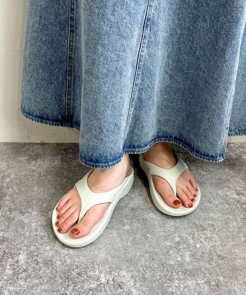 OOFOS(ウーフォス)の「【OOFOS/ウーフォス】OOriginal(サンダル・レディース・ライトグリーン/ベージュ/ブラック/ライトグレー・23/24/25)」の16枚目の写真