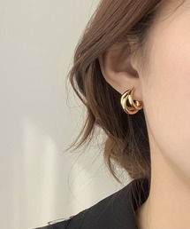 シンプルなのに上品なトリプルフープピアス
