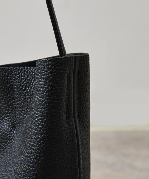 SLOW（スロウ）の「SLOW スロウ /shrink-utility tote bag-M シュリンクレザー2WAYトートバッグ ショルダーバッグ / 858S57R（トートバッグ・メンズ・ブラック/チョコ/グレー・FREE）」の4枚目の写真