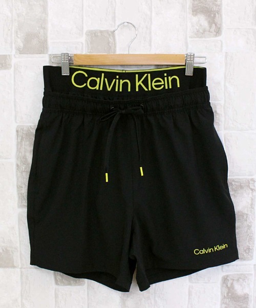 Calvin Klein(カルバン・クライン)の「CK ボクサーインナー付き ワンポイントロゴサーフパンツ ボードショーツ(水着・メンズ・ブラック・S/M/L/XL/XXL)」の7枚目の写真