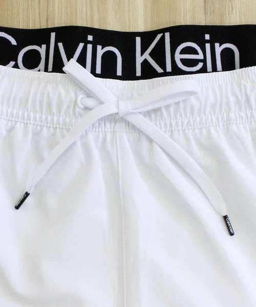Calvin Klein(カルバン・クライン)の「CK ボクサーインナー付き ワンポイントロゴサーフパンツ ボードショーツ(水着・メンズ・ブラック・S/M/L/XL/XXL)」の14枚目の写真