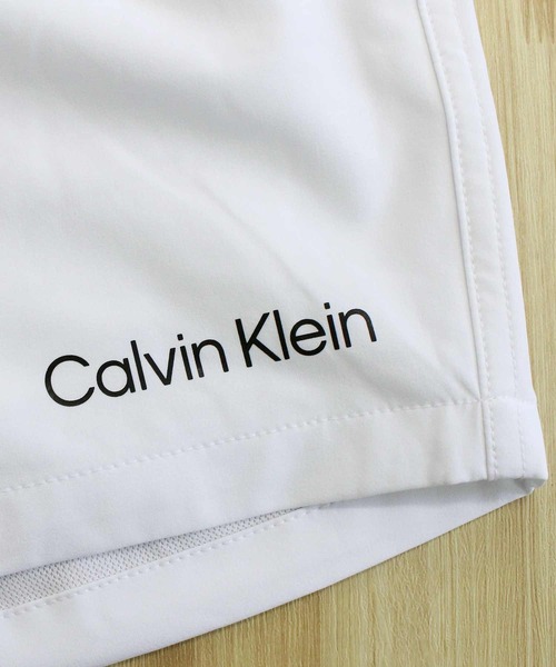 Calvin Klein(カルバン・クライン)の「CK ボクサーインナー付き ワンポイントロゴサーフパンツ ボードショーツ(水着・メンズ・ブラック・S/M/L/XL/XXL)」の17枚目の写真