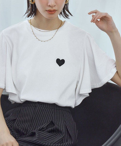 Ampirula(アンピルーラ)の「ワンポイントハート刺繍フレアスリーブTシャツ(Tシャツ/カットソー・レディース・チャコールグレー/ブラック/ホワイト・FREE)」の19枚目の写真