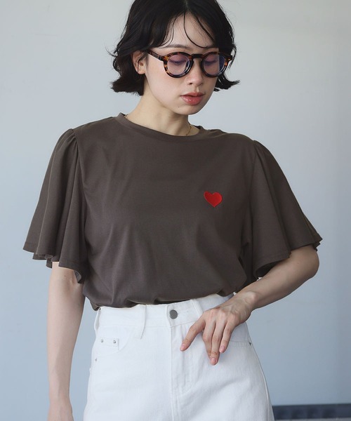 Ampirula(アンピルーラ)の「ワンポイントハート刺繍フレアスリーブTシャツ(Tシャツ/カットソー・レディース・チャコールグレー/ブラック/ホワイト・FREE)」の9枚目の写真