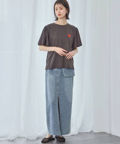 Ampirula(アンピルーラ)の「ワンポイントハート刺繍フレアスリーブTシャツ(Tシャツ/カットソー・レディース・チャコールグレー/ブラック/ホワイト・FREE)」の11枚目の写真