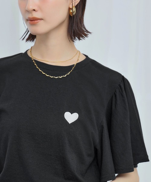 Ampirula(アンピルーラ)の「ワンポイントハート刺繍フレアスリーブTシャツ(Tシャツ/カットソー・レディース・チャコールグレー/ブラック/ホワイト・FREE)」の14枚目の写真