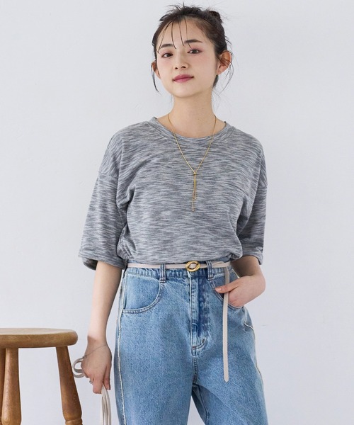 mil(ミル)の「袖口ロゴ刺繍 スラブ天竺Tシャツ(Tシャツ/カットソー・レディース・オートミール/グレー/ブラック・ONE SIZE)」の1枚目の写真