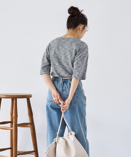 mil(ミル)の「袖口ロゴ刺繍 スラブ天竺Tシャツ(Tシャツ/カットソー・レディース・オートミール/グレー/ブラック・ONE SIZE)」の20枚目の写真