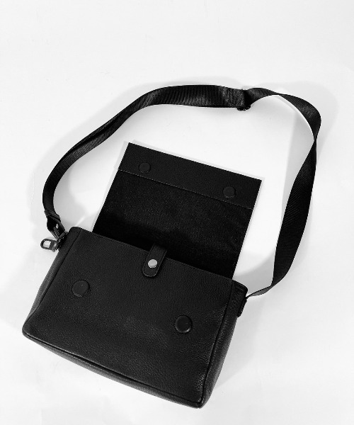 ゆ　ブラックバッグ WK-0098 waku 『KURO Series』 横型フラップショルダー