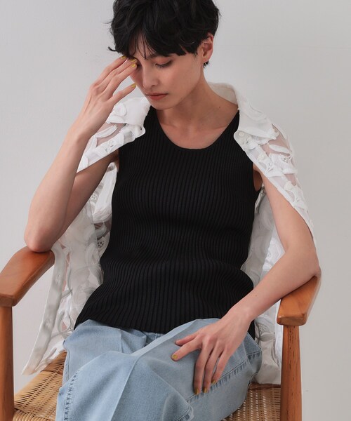 OPAQUE.CLIP(オペークドットクリップ)の「ラメニットタンクトップ【洗濯機洗い可/抗ピル】(タンクトップ・レディース・ベージュ系5/ライトグレー系5/ブラック系5・40/38/36)」の2枚目の写真