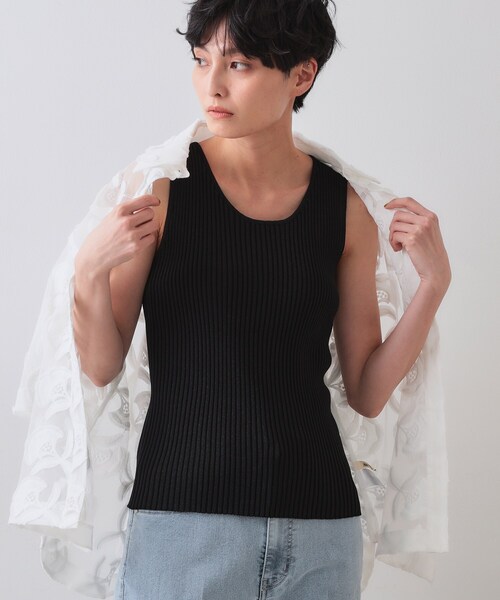 OPAQUE.CLIP(オペークドットクリップ)の「ラメニットタンクトップ【洗濯機洗い可/抗ピル】(タンクトップ・レディース・ベージュ系5/ライトグレー系5/ブラック系5・40/38/36)」の8枚目の写真