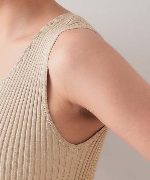OPAQUE.CLIP(オペークドットクリップ)の「ラメニットタンクトップ【洗濯機洗い可/抗ピル】(タンクトップ・レディース・ベージュ系5/ライトグレー系5/ブラック系5・40/38/36)」の20枚目の写真