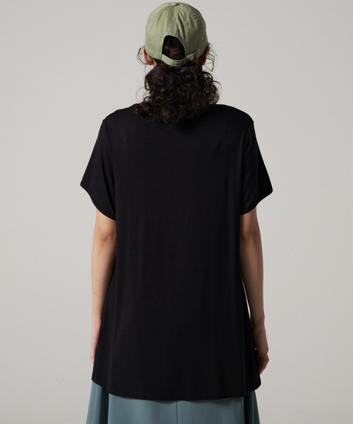 Eddie Bauer(エディーバウアー)の「ギャザー チュニック Tシャツ(チュニック・レディース・ブラウン/ブラック/セージグリーン・S/M/L/XL)」の18枚目の写真