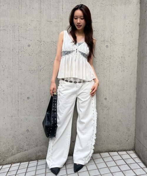 FOREVER 21（フォーエバー トゥエンティーワン）の「【2025SS】フリンジスタッズデニムパンツ（デニムパンツ・レディース・ホワイト/ブルー/ピンク・SMALL/MEDIUM）」の12枚目の写真