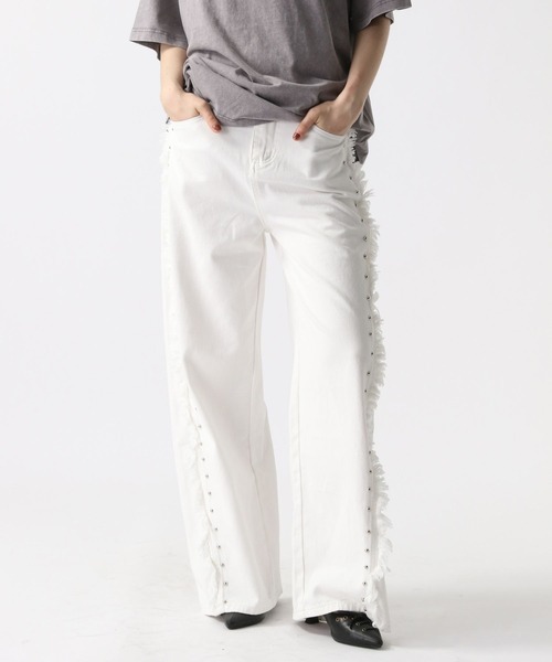 FOREVER 21（フォーエバー トゥエンティーワン）の「【2025SS】フリンジスタッズデニムパンツ（デニムパンツ・レディース・ホワイト/ブルー/ピンク・SMALL/MEDIUM）」の18枚目の写真