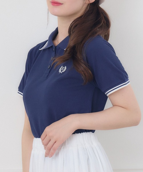 ems excite(エムズエキサイト)の「【新色追加】刺繍入りポロTEE(Tシャツ/カットソー・レディース・レッド/ダークブルー/ナチュラル/ダークグレー/ブルー・FREE)」の4枚目の写真