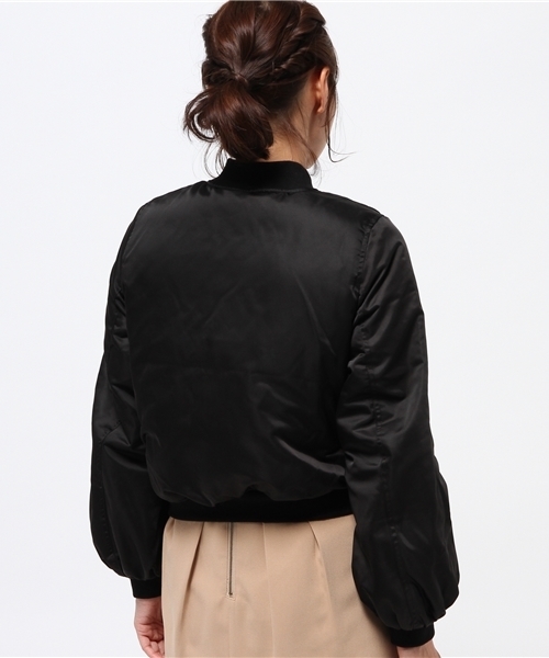 CAPRICIEUX LE'MAGE（カプリシューレマージュ）の「ダウンリバMA1（ブルゾン・レディース・ベージュ/ブラック/モスグリーン・FREE）」の6枚目の写真