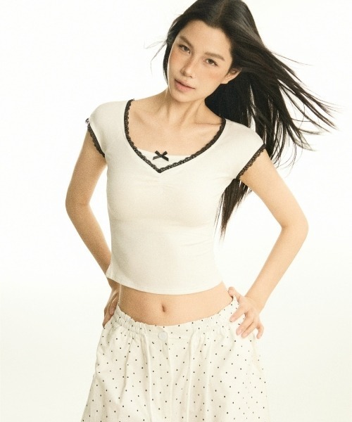 gossip!ロサンゼルス(ゴシップロサンゼルス)の「Y2Kガーリー*レースショート丈クロップドTシャツ(Tシャツ/カットソー・レディース・オフホワイト/ブラック/レッド・FREE)」の15枚目の写真
