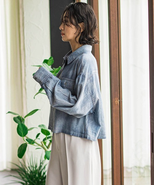la.f…(ラエフ)の「【biyori】ショート丈デニムシャツ≪手洗い可能≫(シャツ/ブラウス・レディース・ブルー/ネイビー・9号/7号/11号)」の6枚目の写真