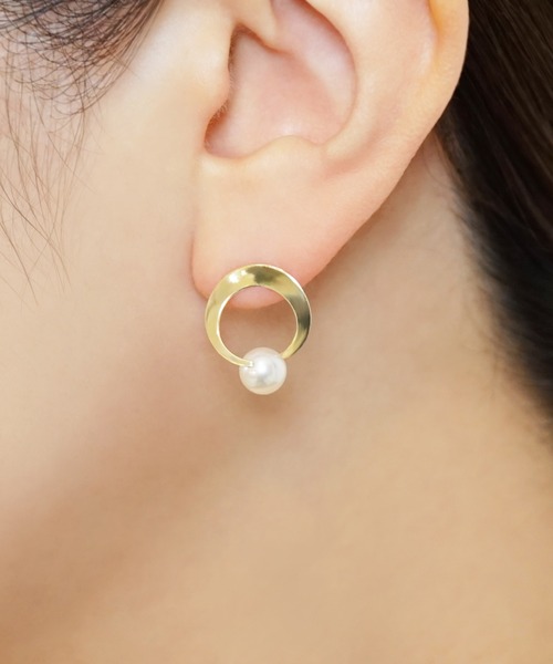 TAKE-UP（テイクアップ）の「K18/10アコヤパール サークルデザインピアス( YG)（ピアス（両耳用）・レディース・イエローゴールド・FREE）」の2枚目の写真