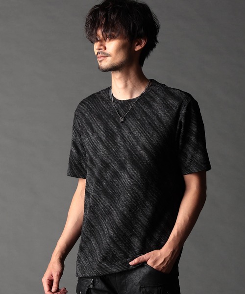 NICOLE CLUB FOR MEN（ニコルクラブフォーメン）の「【２５モデルEC限定再販売】ゼブラ柄スプレー風ぼかしプリントTシャツ（Tシャツ/カットソー・メンズ・チャコール/ライトグレー/ブルー系・MEDIUM/LARGE/X-LARGE）」の2枚目の写真